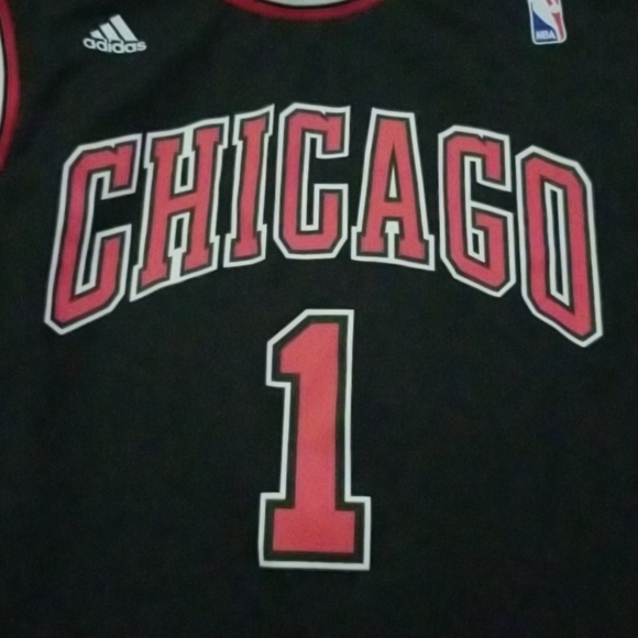 derrick rose bulls jersey small
